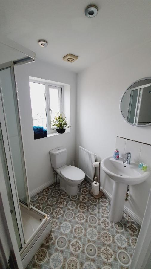 Beach Break Aberavon Holiday Home By The Sea Port Talbot Bagian luar foto